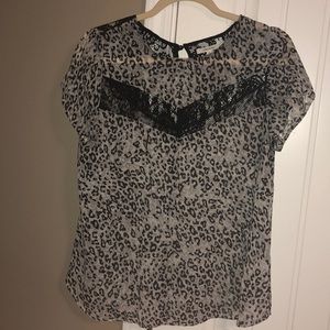 Short sleeve cheetah print top
